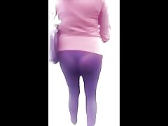 Mogočna milf lepo videti skozi rit