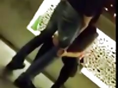 Pompino v discoteca z jls